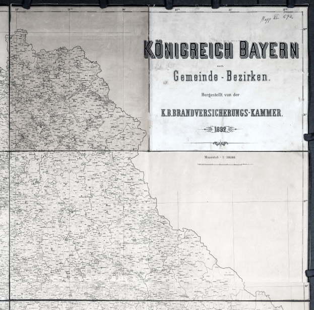 Eine Schwarz-Weiß-Karte von Königreich Bayern, Deutschland, die geographische Merkmale wie Flüsse, Berge und Städte zeigt, mit informativem Text.