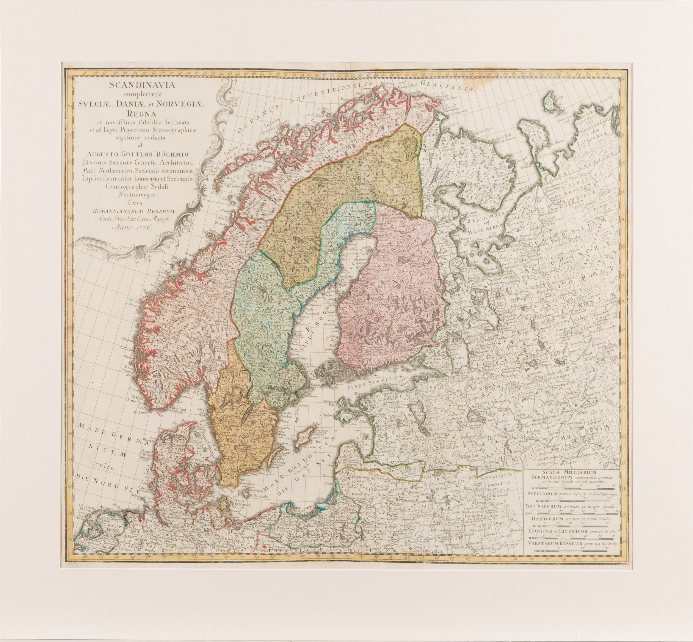 Ein gerahmtes Schwedenkarte, das Schweden, Dänemark und Norwegen mit sichtbaren Provinzen hervorhebt.