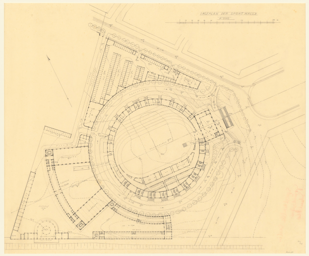 Schwarz-weißer Architekturplan eines Stadiongeländes mit umliegenden Gebäuden und handschriftlichen Textanmerkungen.