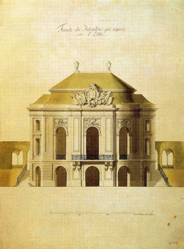 Ein detailliertes Bild eines 17. Jahrhundert-Konzertsaals mit Kuppel, verziert mit kunstvollen Fenstern, Bögen, Säulen und Stufen, die zum Eingang führen, mit Text oben auf dem Bild.