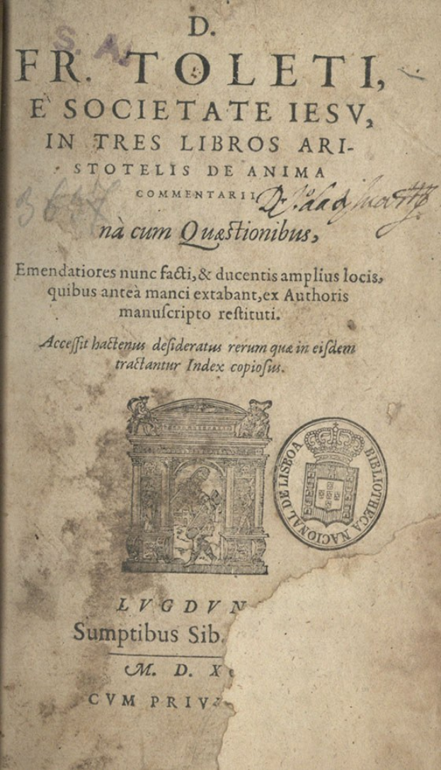 Ein antikes Buch mit einem Stempel, das Text und eine Illustration auf seinem Cover trägt.