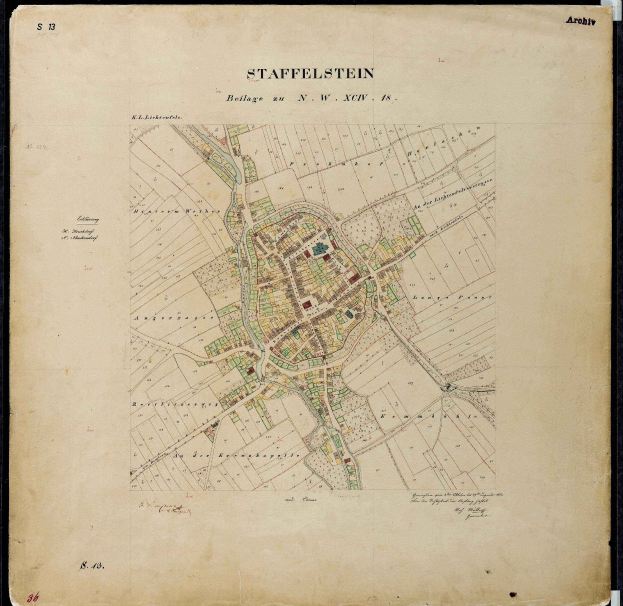 Detailierte alte Karte von Staffelstein, Deutschland, mit Straßen, Gebäuden und Sehenswürdigkeiten auf schwarzem Hintergrund.