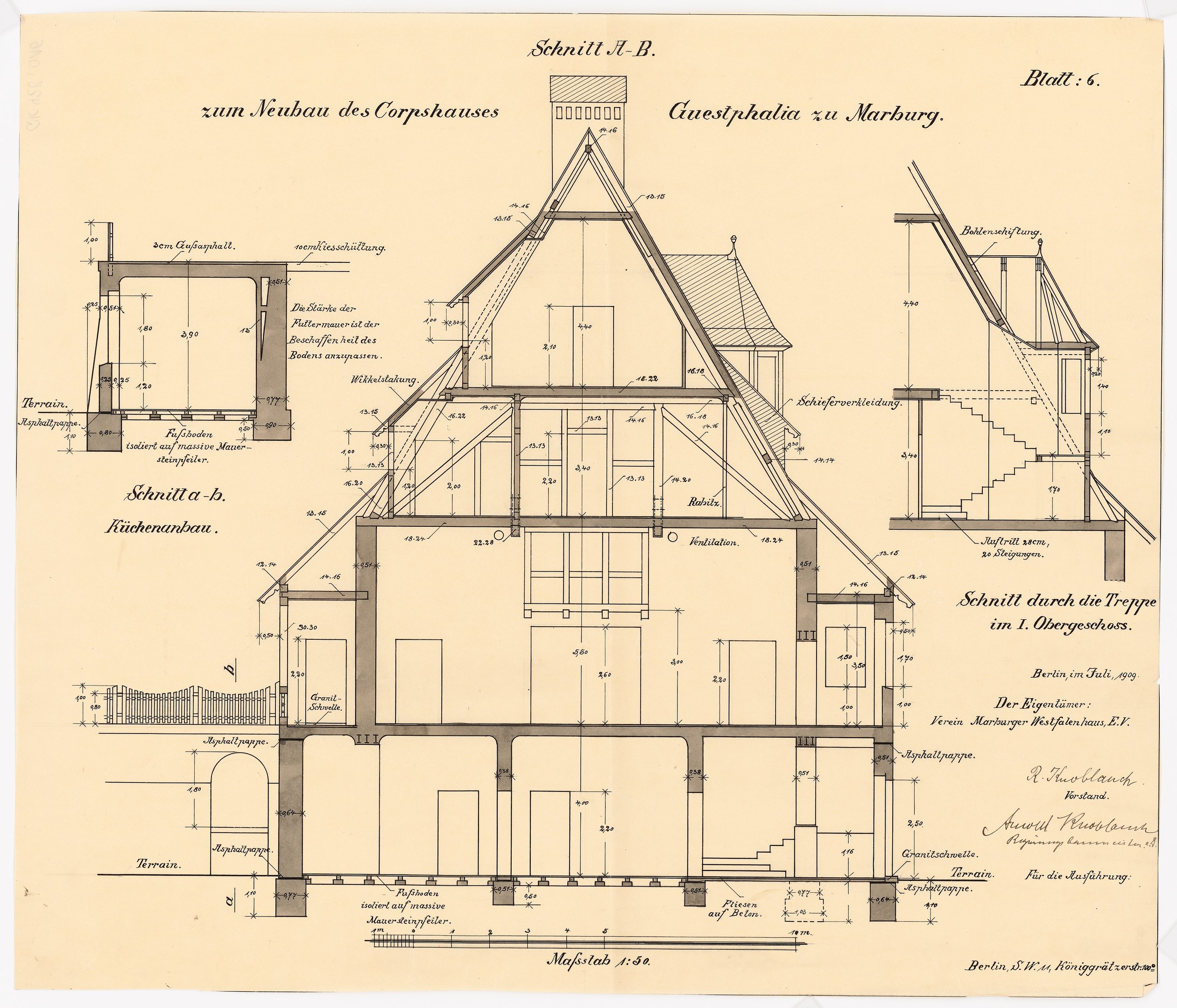 Ein detailliertes architektonisches Zeichnung eines historischen Hauses mit zahlreichen Fenstern und einem Dach, das als erstes Haus in Deutschland gilt, begleitet von Plänen und Text auf Papier.