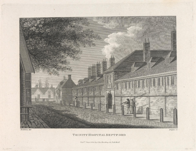Ein Schwarz-Weiß-Bild des Trinity Hospitals in Deptford, England, das Gebäude, Pfosten, Menschen, einen Baum und einen bewölkten Himmel zeigt, mit Text am unteren Rand.
