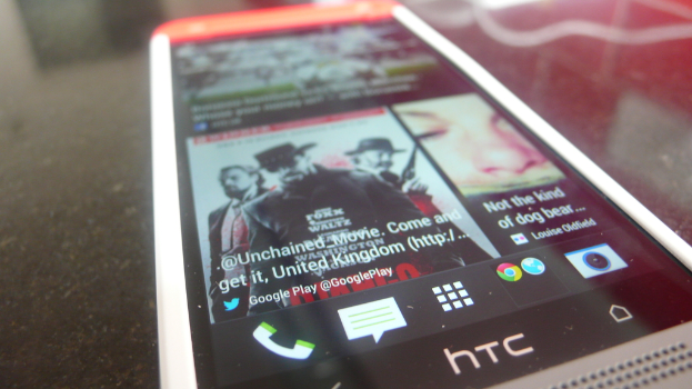 Ein Bildschirm eines mobilen Geräts, auf dem verschiedene Symbole, Fotos und Text zu sehen sind.