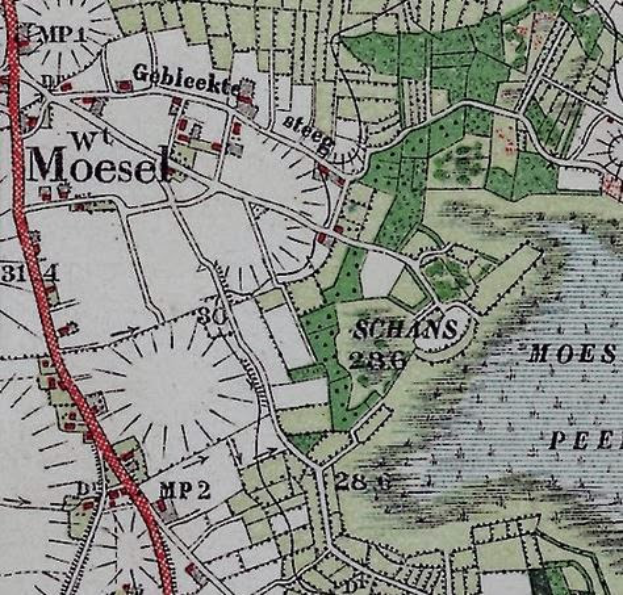 Ein detaillierter alter Stadtplan der Stadt Moese, der Straßen, Gebäude und Sehenswürdigkeiten mit Text und Zahlen zeigt, die den Standort der Stadt angeben.