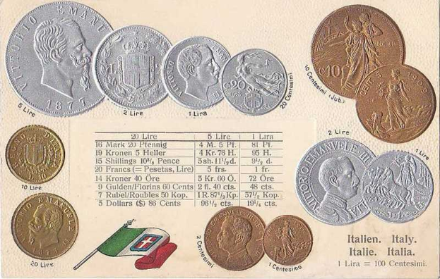 Eine Sammlung italienischer 20-Lire-Münzen von 1877–1910 auf Papier angeordnet mit zwei Flaggen darunter, darunter die italienische Flagge.
