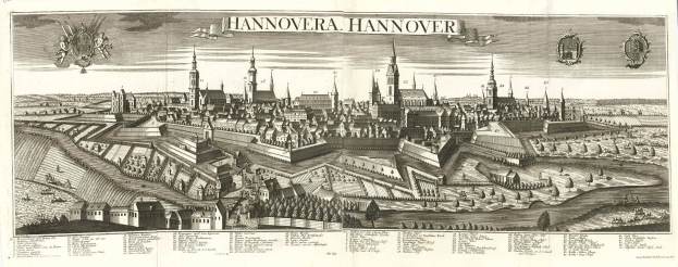 Eine Gravur von Hannover, Deutschland, mit einer zentralen schwarz-weißen Abbildung der Stadt mit Gebäuden und Bäumen, umgeben von Text oben und unten.