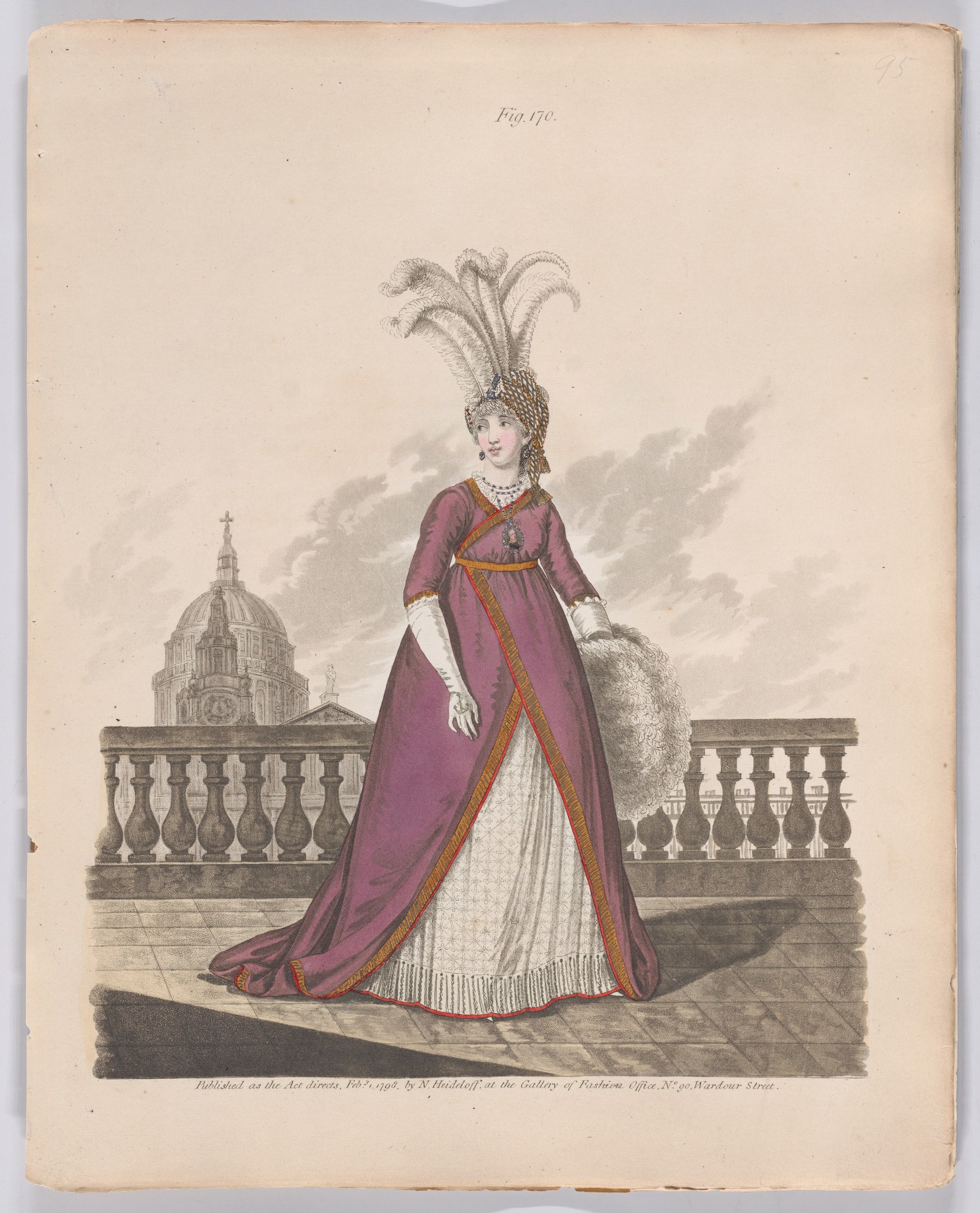 Frau in einem violetten und weißen Kleid mit einem gefiederten Kopfschmuck, die an einem Geländer steht, mit einem Gebäude und Wolken im Hintergrund, beschriftet mit "Mode von New York, New York Street, 1790."