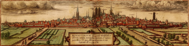 Ein altes Buch mit einer Zeichnung einer Stadt, die als "Monasterivum, die Hauptstadt der Niederlande" beschriftet ist, umgeben von Gebäuden, Bäumen und Wolken am Himmel.
