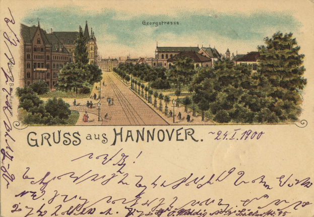 Alte Postkarte mit Stadtansicht, Gebaeuden, Menschen und Himmel, inklusive handgeschriebener Texte.
