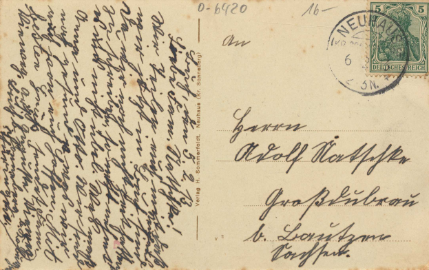 Eine alte Postkarte mit einer deutschen Briefmarke, adressiert von Deutschland nach Deutschland, mit der Aufschrift und den Zahlen 0-6920.